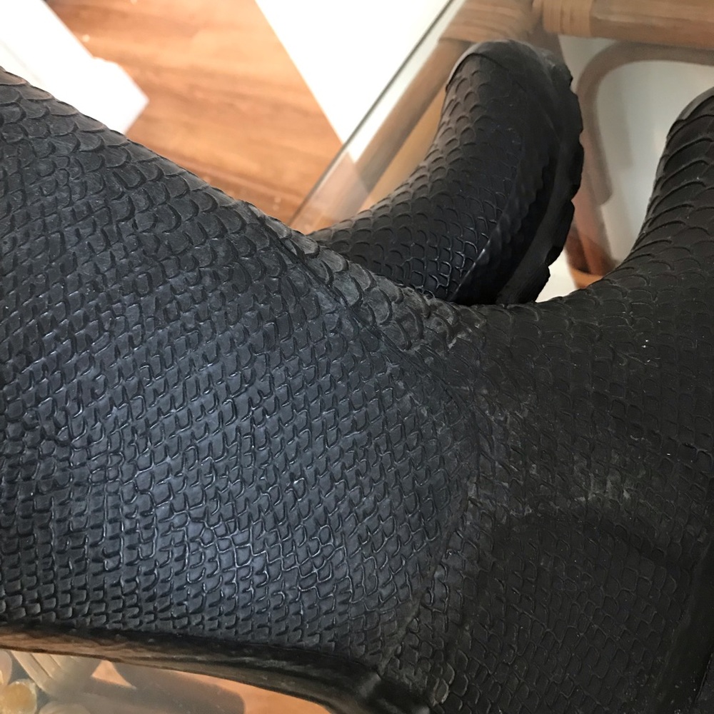 HUNTER WELLIES RAIN BOOT TALL BLACK SNAKESKIN PRINT - Picture 11 of 11